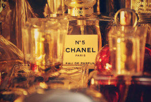 世界十大著名香水品牌:娇兰上榜，它的原材料最精良
