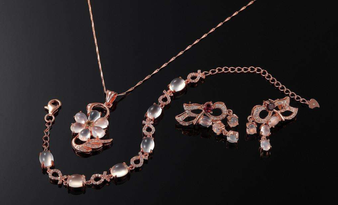 中国十大珠宝品牌排行榜，哪个品牌会排第一？