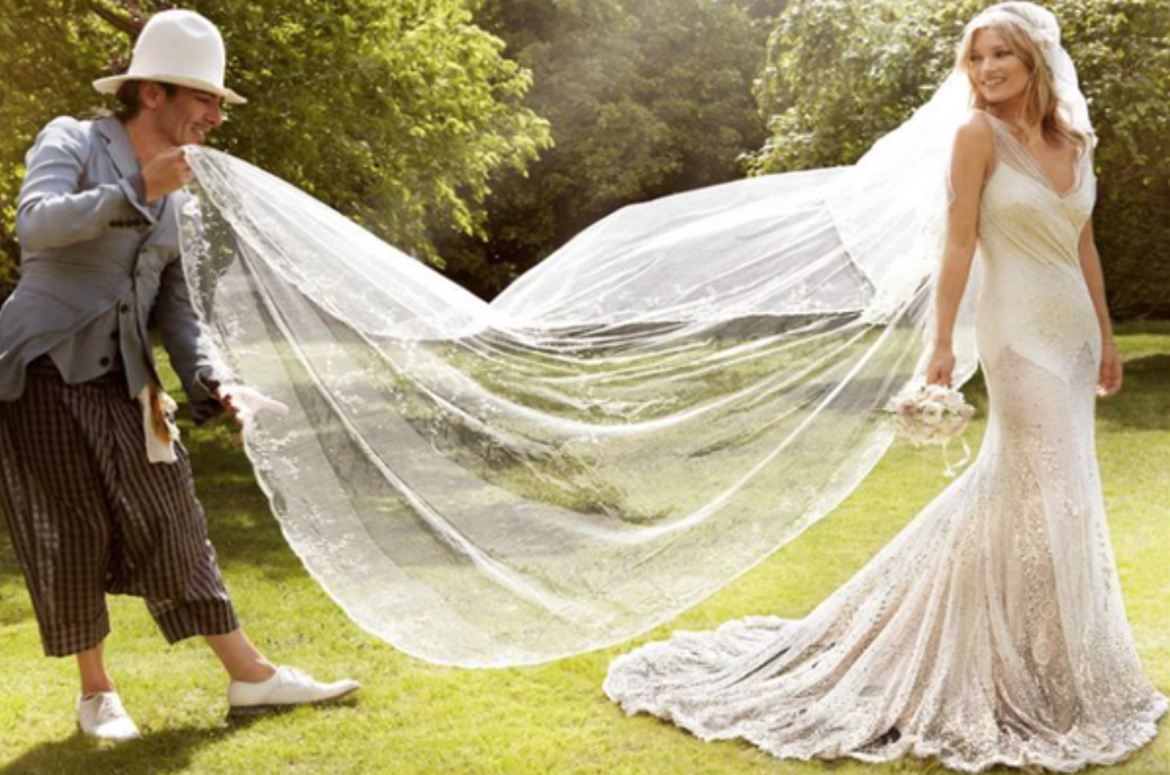 世界上十大最美婚纱排行榜：伊丽莎白二世的婚纱上镶满了1万颗珍珠