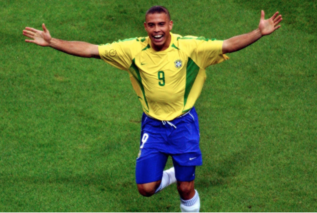 巴西足球史上十大前锋排行榜：卡卡与内马尔谁的成就和地位更高？