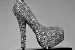 世界十大最贵的鞋子 红宝石鞋镶满钻石和宝石,第六售价一亿左右