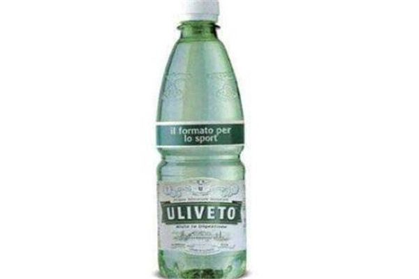 世界最贵的十大饮用水 ULIVETO微量元素丰富,第二水中有金粉