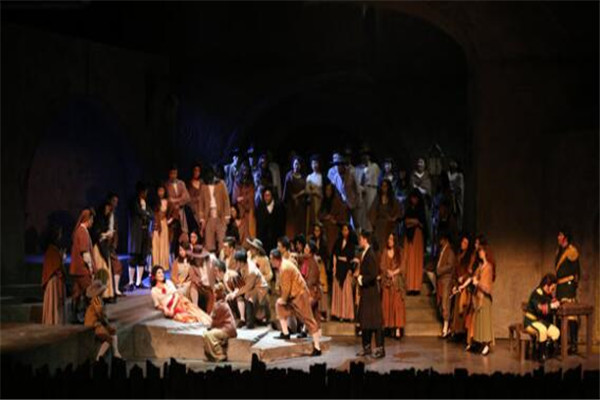 世界著名的十大歌剧 《艺术家的生涯》
