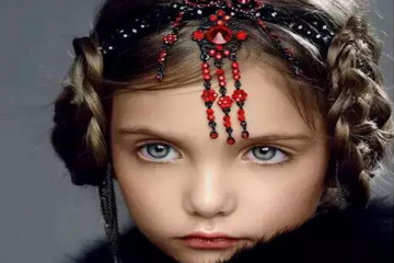 俄罗斯十大最漂亮童星 萌哭了！她曾被评为世上最美小女孩
