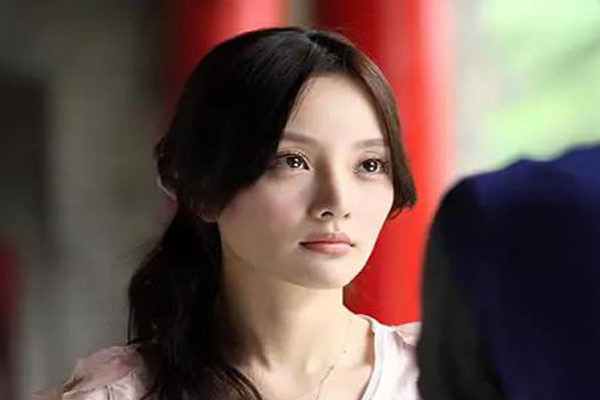 中国娱乐圈十大酒窝美女 李小璐排名第7，第一名是新疆美女