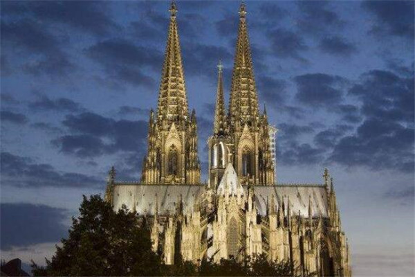 世界十大教堂 巴黎圣母院无人不知，最后一个预计2026年才完工