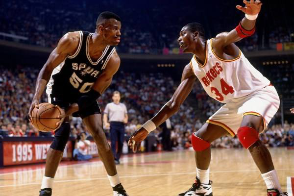 NBA90年代四大中锋 大卫·罗宾逊上榜，纽约之王排名第三