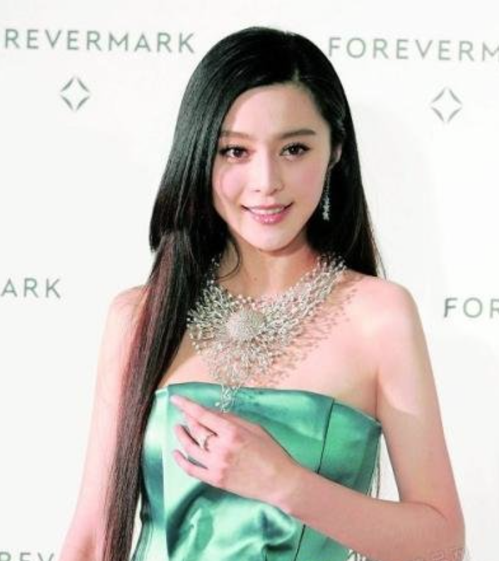 盘点知名的中国女明星出场费排行榜：一分钟6万元的出场费是她