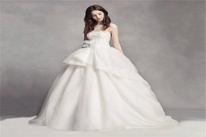婚纱十大品牌排行榜:桂由美上榜 第3西班牙奢华婚纱礼服