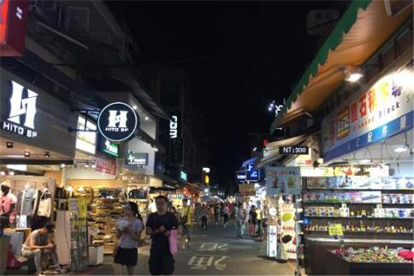 台湾旅游必去十大景点 西门町美食多，日月潭千万不能错过