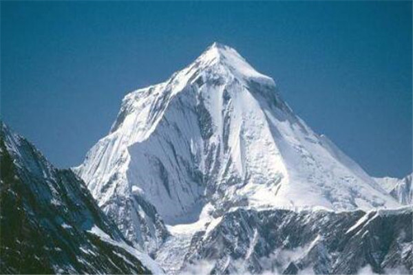 世界十大山峰 珠穆朗玛峰全球最高，第六又称魔鬼峰