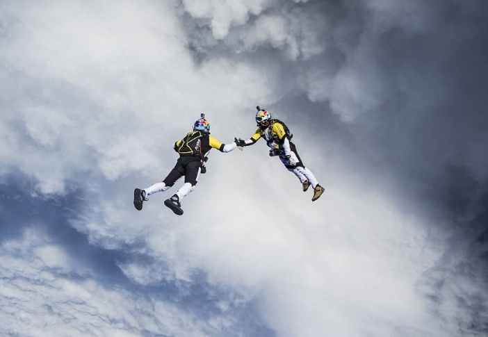 全球十大跳伞圣地 珠穆朗玛峰上榜，迪拜最受欢迎