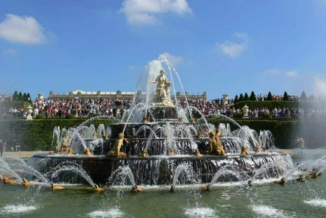 世界十大最美喷泉 中国上榜一个，最美的在新加坡