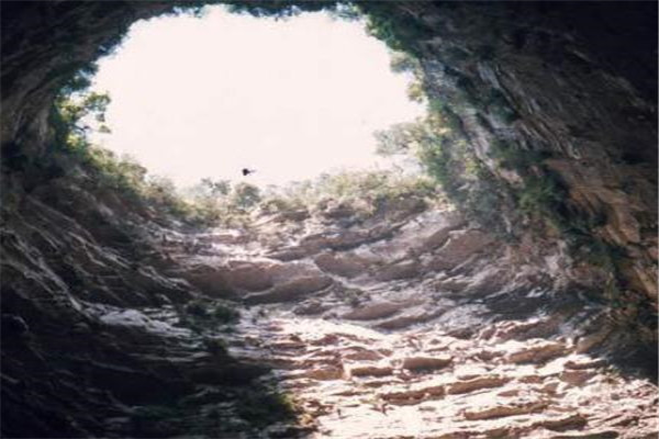 探秘世界最神秘的十大洞穴 天星村深洞深不见底（1026米）