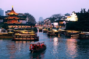 南京适合晚上去的景点排行榜：夜游首选夫子庙，有个地方可以夜赏萤火虫
