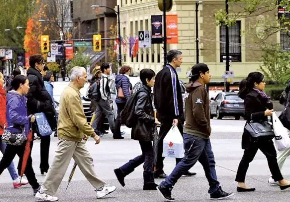 加拿大人口总人数2022：加拿大人口排名全球第39，人口增长率：0.89 ％